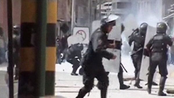 Три человека погибли, 32 ранены во время беспорядков в Перу