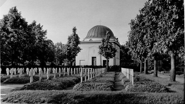 Старая фотография воинского мемориала в городе Гумбиннен, ныне - Гусев