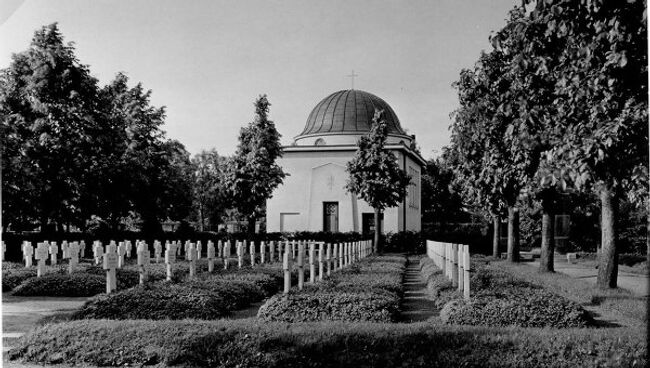 Старая фотография воинского мемориала в городе Гумбиннен, ныне - Гусев