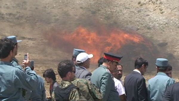 Гору наркотиков сожгли на глазах дипломатов и журналистов в Кабуле