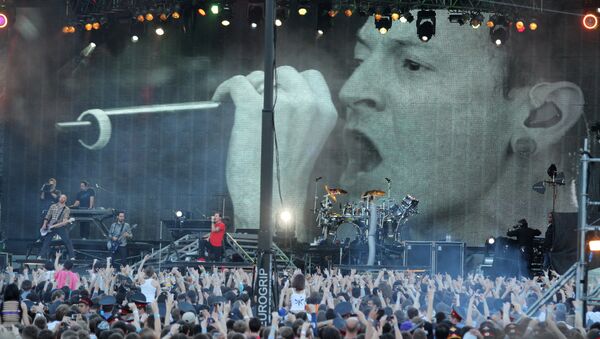 Американская рок-группа Linkin Park выступила с концертом на Васильевском спуске в Москве