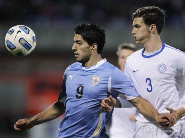 Игровой момент матча Уругвай - Эстония