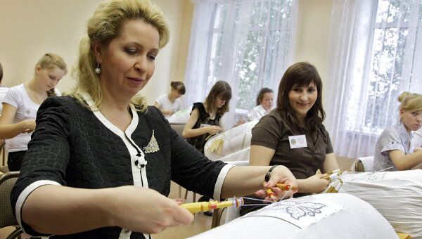 Светлана Медведева посетила губернаторский колледж народного промысла в Вологде