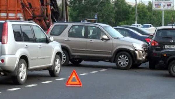 Пять автомобилей столкнулись и перегородили Варшавское шоссе в Москве