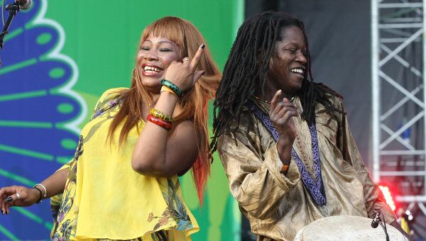 Группа Amadou & Mariam выступает на фестивале Сотворение мира в Казани.
