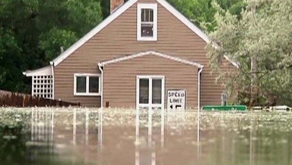Жители Северной Дакоты вынуждены жить в автофургонах из-за наводнения