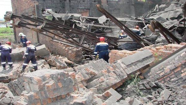 Разбор завалов на месте обрушения стены во Владивостоке завершен