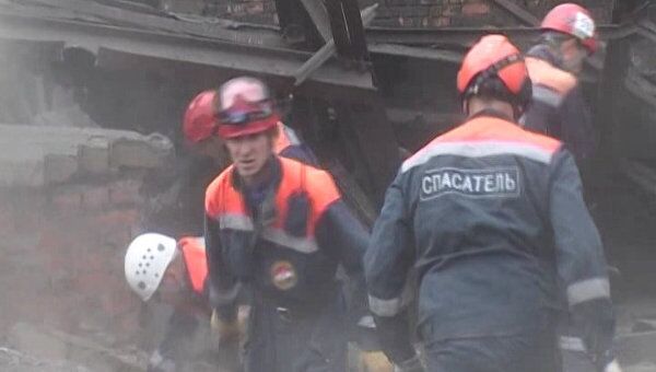 Видео с места обрушения заводской стены во Владивостоке