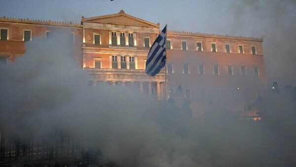 Массовые демонстрации против новых мер по сокращению расходов в Греции в Афинах