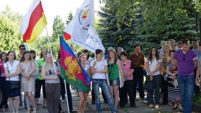 В Ставрополе состоялся пикет в защиту зеленого сквера 