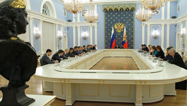 Президент РФ Д.Медведев провел совещание с членами правительства