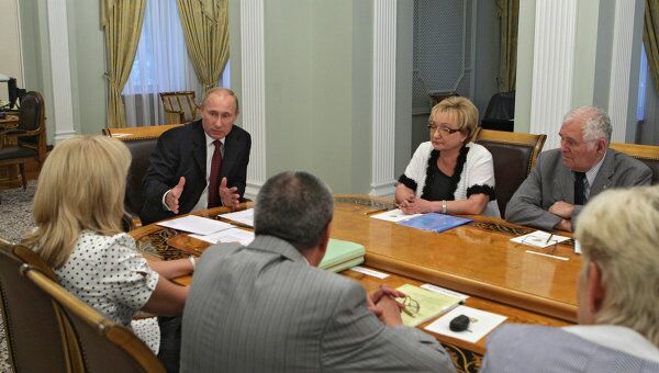 Премьер-министр РФ В.Путин провел встречу с представителями медицинской общественности