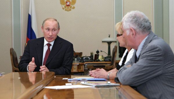 Премьер-министр РФ В.Путин провел встречу с представителями медицинской общественности