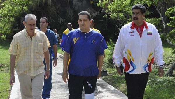 Уго Чавес во время прогулки на Кубе