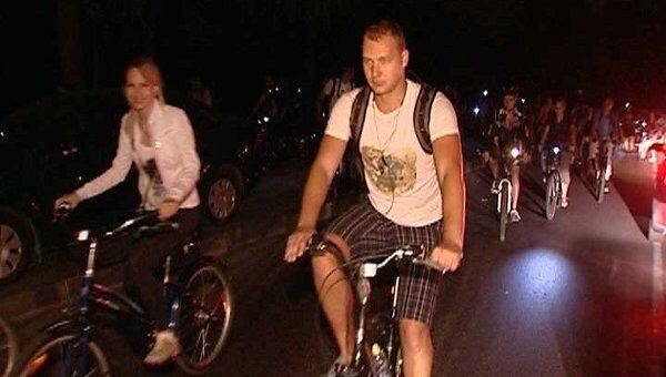 Четыре тысячи велосипедистов прокатились ночью по Ленинградке