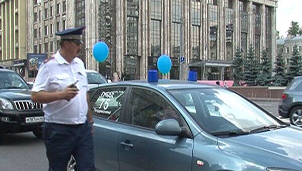 Полиция пресекла автопробег Синих ведерок в день 75-летия ГИБДД