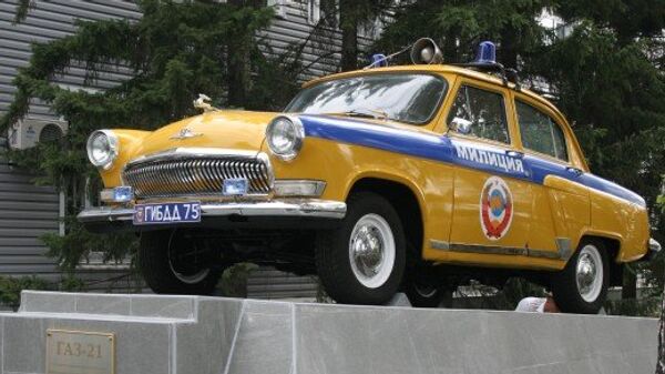 Памятник патрульному автомобилю ГАЗ-21 открылся в Омске