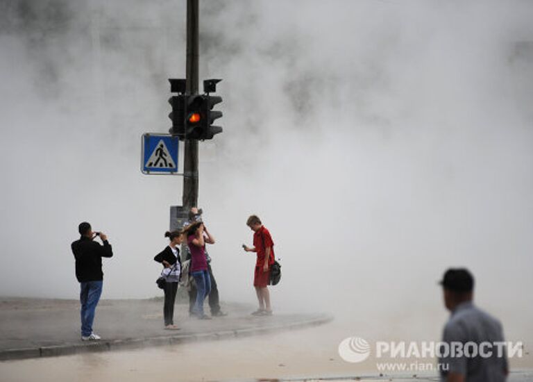 В Санкт-Петербурге улицу Есенина залило кипятком