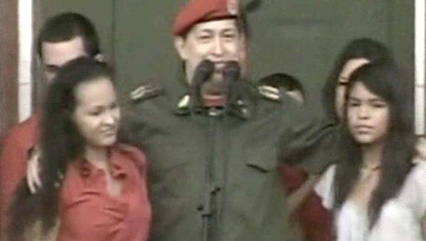 Чавес впервые после серьезных операций вышел к своему народу