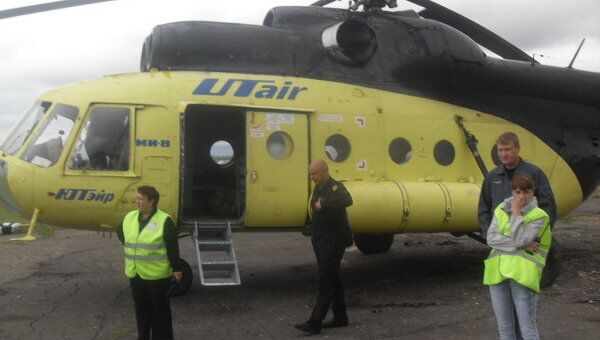 Вертолет авиакомпании ЮТэйр на месте ЧП в Иркутской области 