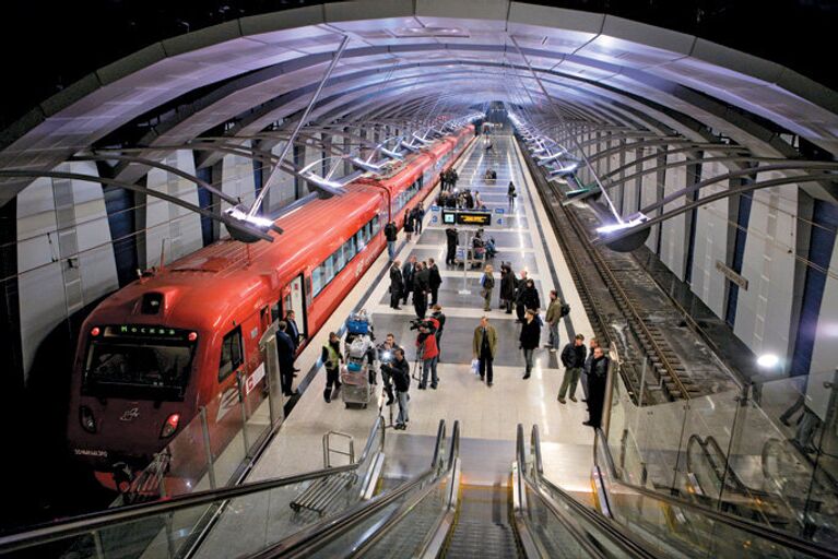 Аэроэкспресс в Москву на подземной станции в аэропорту Внуково