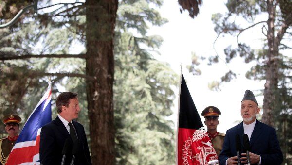 Совместная пресс-конференция Хамида Карзая с британским премьером Дэвидом Кэмероном в Кабуле