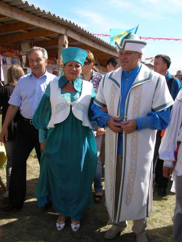 Глава региона Виктор Зимин на Тун Пайраме был в национальном костюме