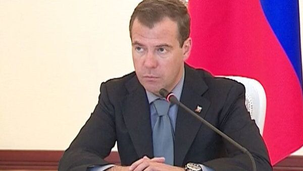 Медведев призвал к комплексному решению проблем межнациональных отношений