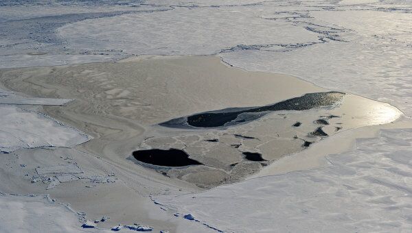 Льдины в Северном Ледовитом океане вблизи архипелага Земля Франца-Иосифа.