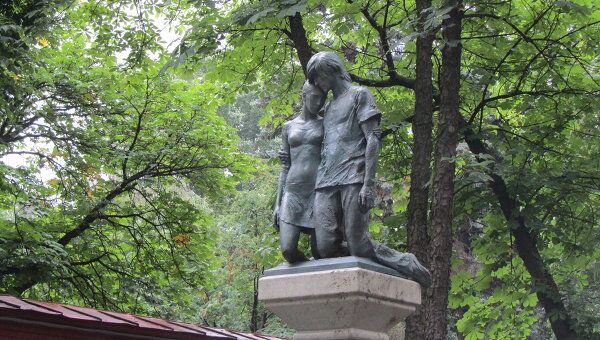 памятник Игорю Моисееву на Новодевичьем кладбище