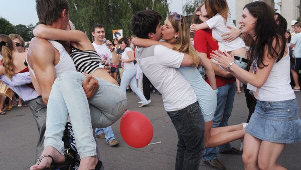 Международный день поцелуя в Москве. Архив.