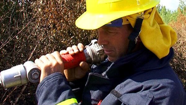 Десятки добровольцев помогают тушить лесные пожары в Подмосковье