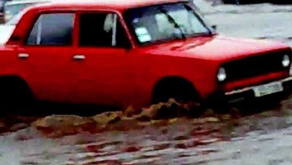 Сильные ливни превратили улицы Харькова  в  полноводные реки 