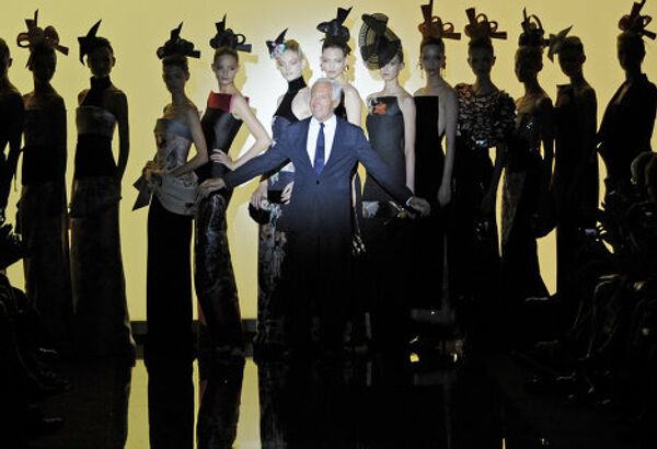 Показ коллекции Джорджо Армани на неделе моды в Париже