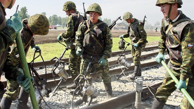 Учения железнодорожных войск в Центральном военном округе. Архивное фото