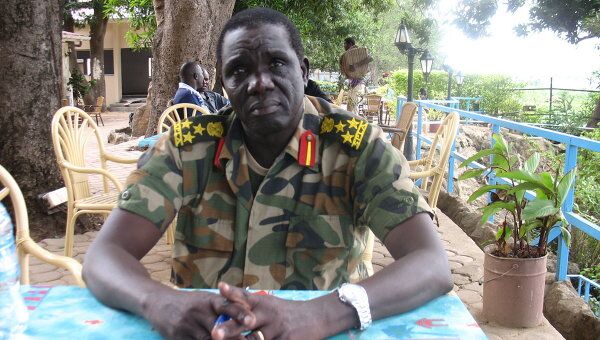 Глава офиса по связям с обещственностью Суданской народно-освободительной армии бригадный генерал Малак Айен Ажок