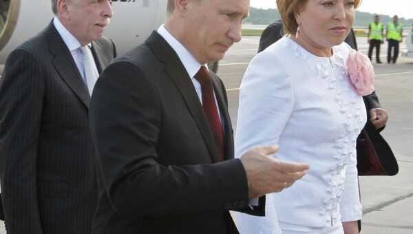 Премьер-министр В.Путин прибыл в Санкт-Петербург