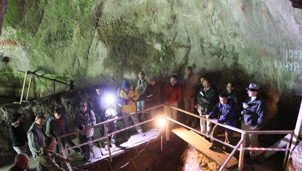 Археологические работы в Денисовой пещере в Солонешенском районе Алтайского края