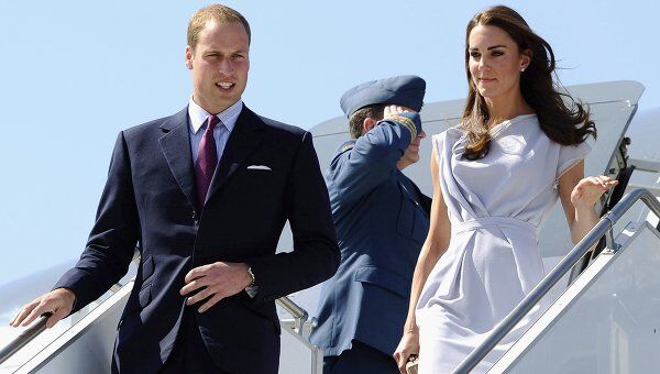 Герцог и герцогиня Кембриджские совершают первый официальный визит в США. Чета прибыла в международный аэропорт Лос-Анжелеса