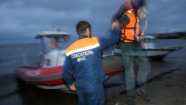 Спасательная операция идет на месте аварии теплохода Булгария