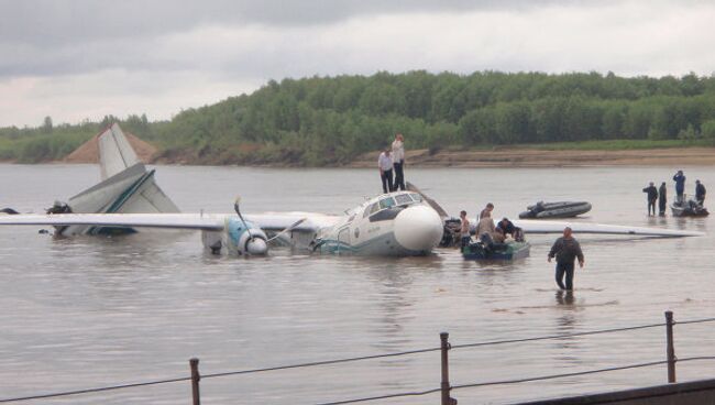 Самолет Ан-24 совершил аварийную посадку в Томской области. Архив