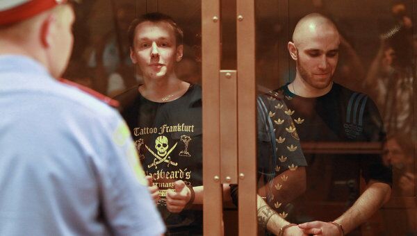 Мосгорсуд вынес обвинительный приговор 13 скинхедам за убийства и теракт