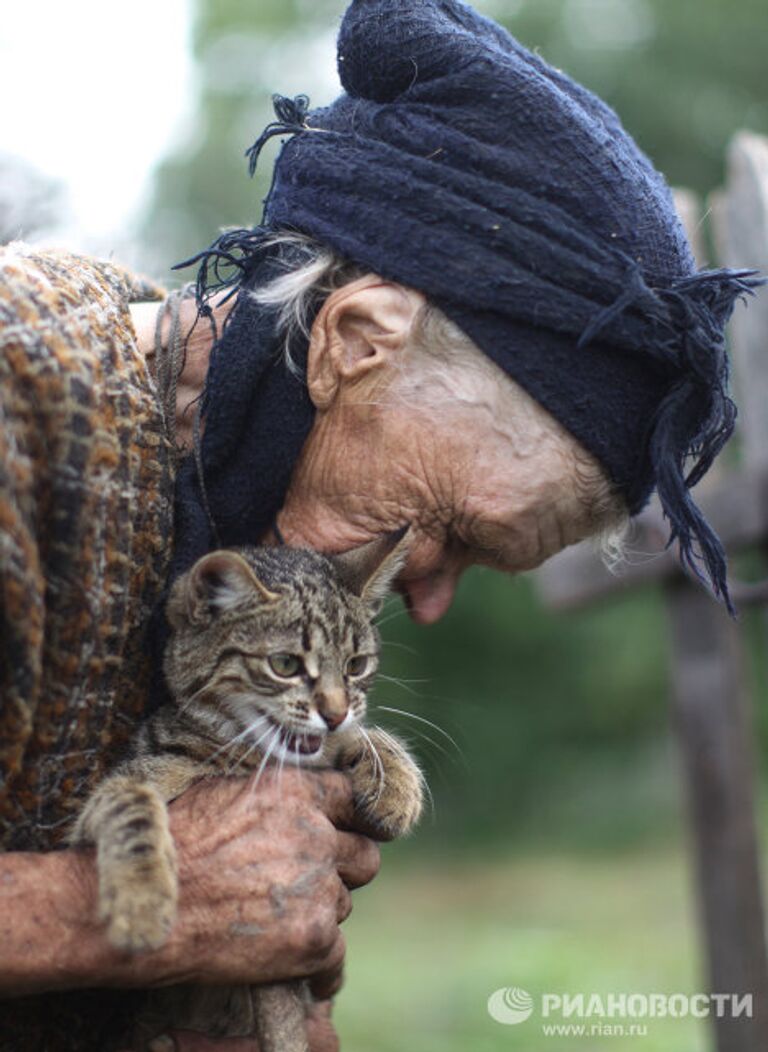 83-летняя слепоглухонемая жительница воронежского села Большая Дмитровка самостоятельно ведет домашнее хозяйство