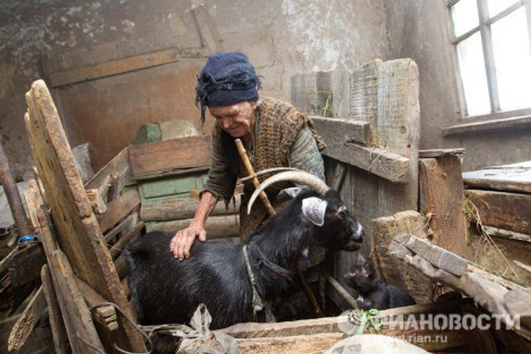 83-летняя слепоглухонемая жительница воронежского села Большая Дмитровка самостоятельно ведет домашнее хозяйство