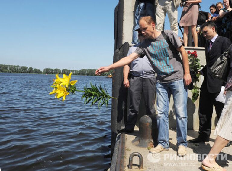 Акция в память о погибших на теплоходе Булгария в Казани