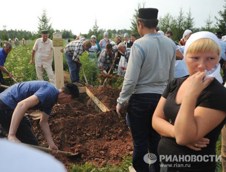 Похороны погибших во время крушения теплохода Булгария