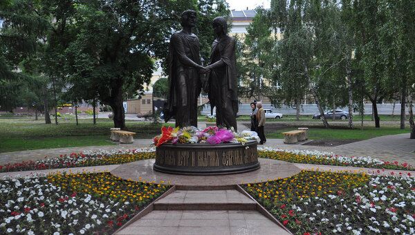 памятник Петру и Февронии в Омске
