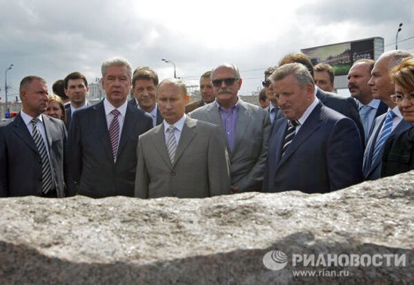Премьер-министр РФ Владимир Путин на открытии закладного камня на месте будущего памятника Петру Столыпину