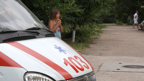 Скорая помощь на территории больницы в Крыму. Архивное фото
