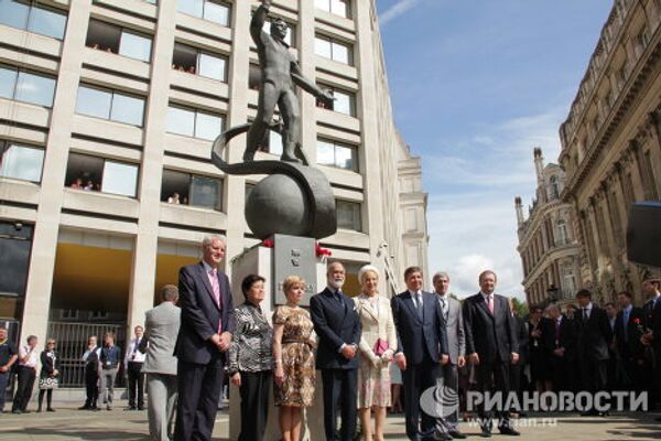 Открытие памятника Юрию Гагарину в Лондоне